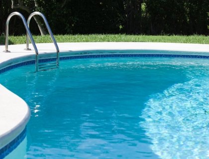 Preisgünstige und hochwertige Optionen für Poolfliesen