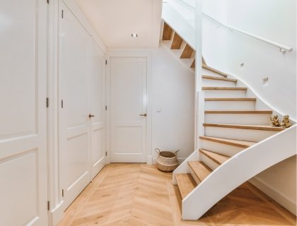 Verwandeln Sie Ihre Treppe mit stilvollen und funktionalen Fliesen